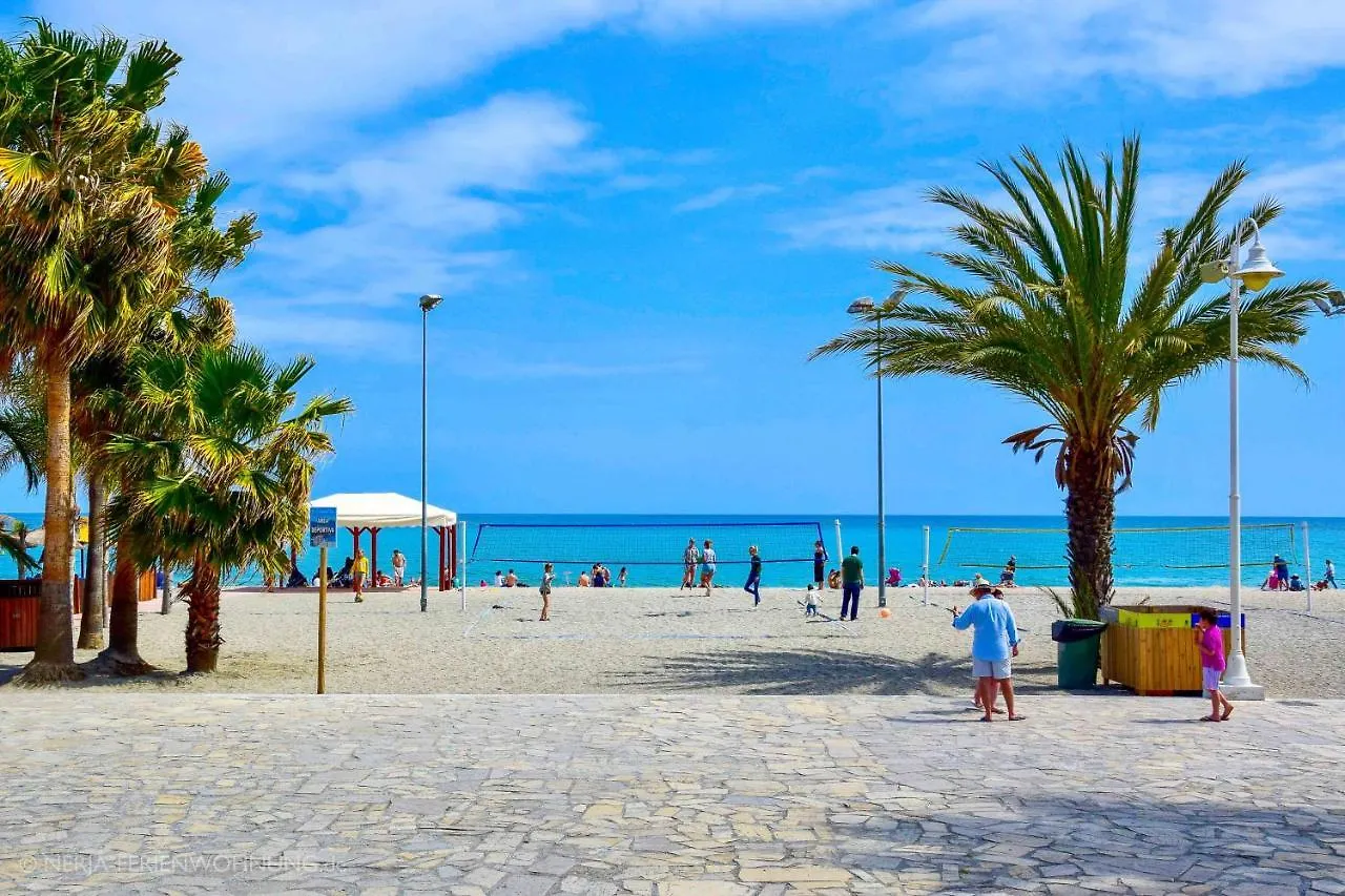 شقة Komfortable Ferienwohnung Erste Strandreihe Playa Burriana نيرخا